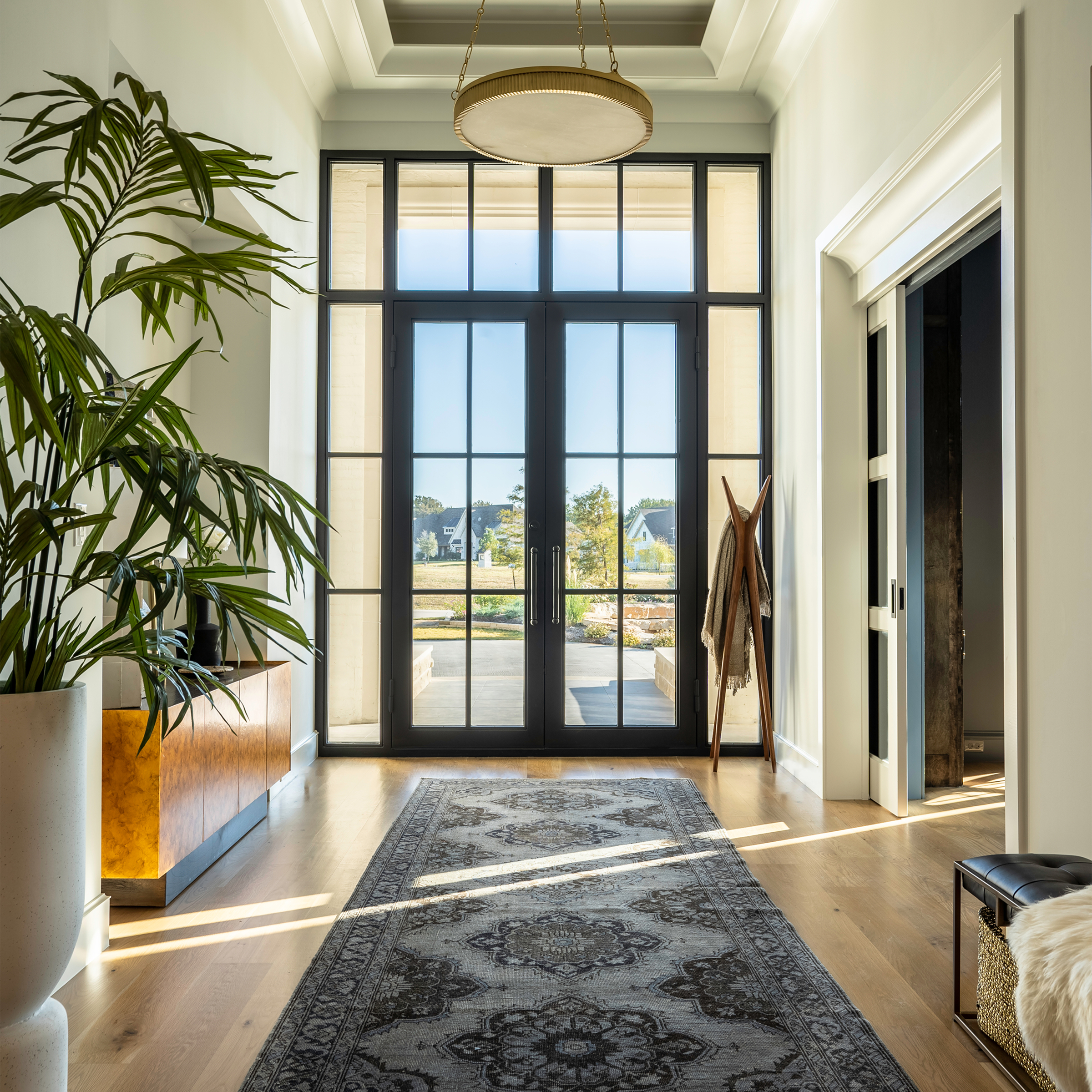 rhs-interior-design-grand-entry-luxe